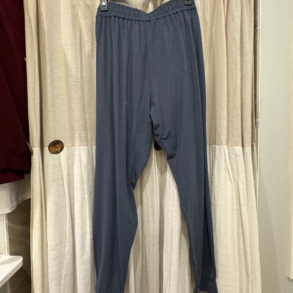 Size Medium peloton joggers - Picture 4 of 5